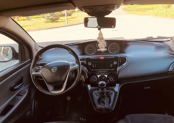 Lancia Ypsilon cena 20900 przebieg: 82550, rok produkcji 2011 z Nowa Ruda małe 191